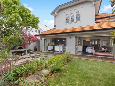 19 Wrightson Avenue, Bar Beach NSW 2300 .